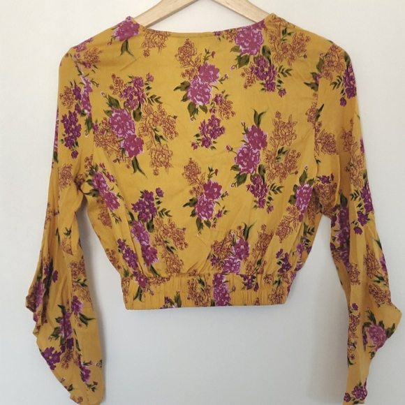 FINAL SALE 🆕 BOHO FLORAL TOP - Picture 3 of 10